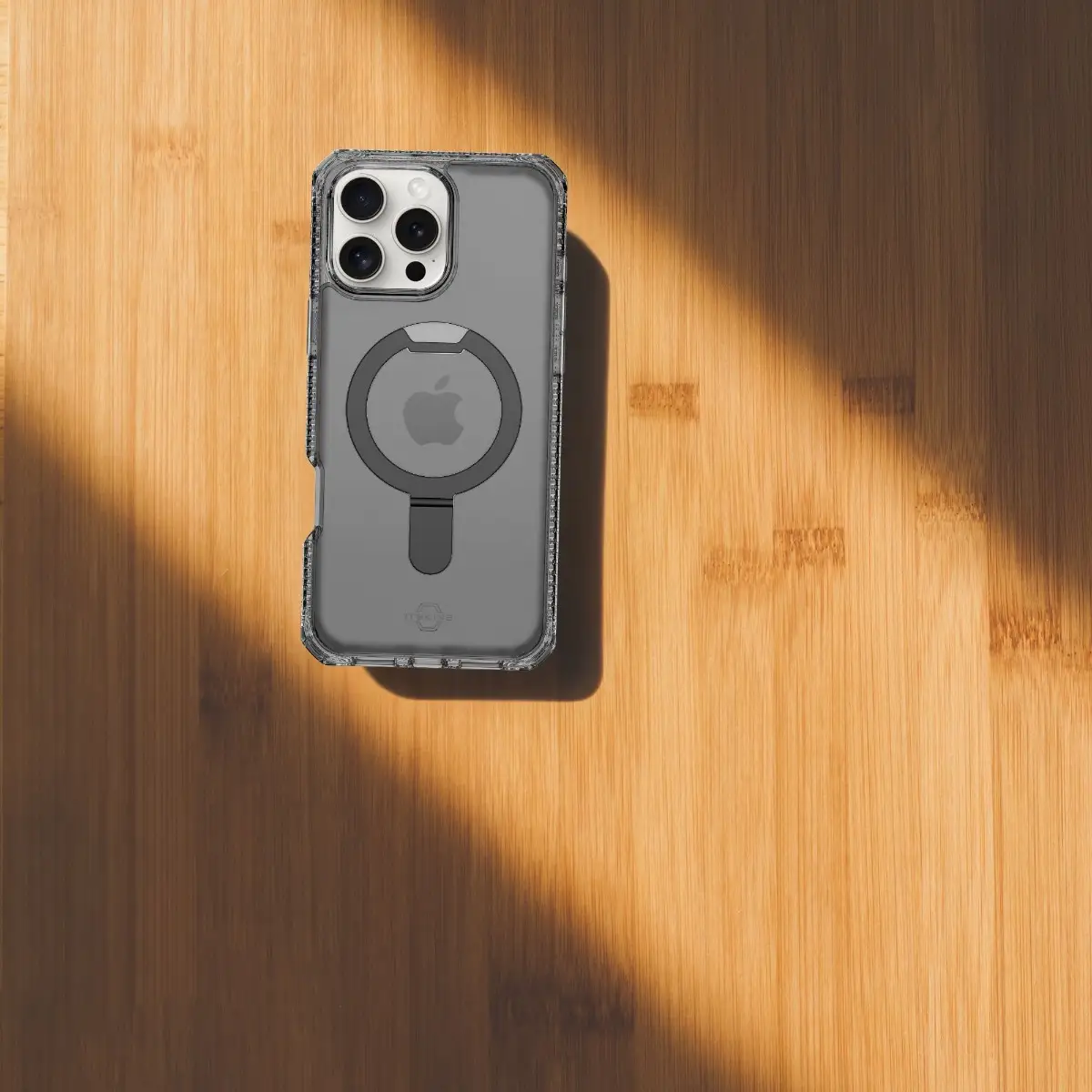 Case ItSkins Hybrid R Vapor Stand con MagSafe para iPhone 16 Pro Max - Negro - Image 8