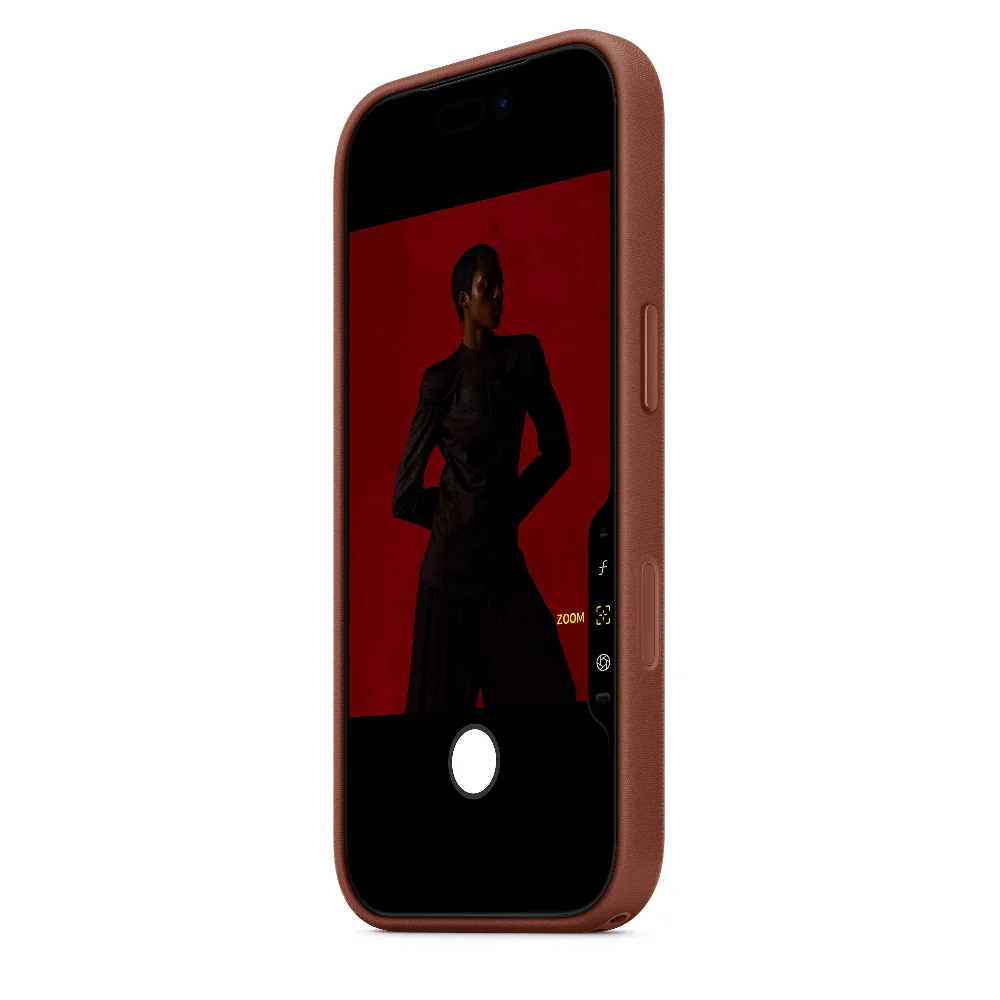 Funda de TechWoven con MagSafe para el iPhone 17 Pro – Color siena - Image 4