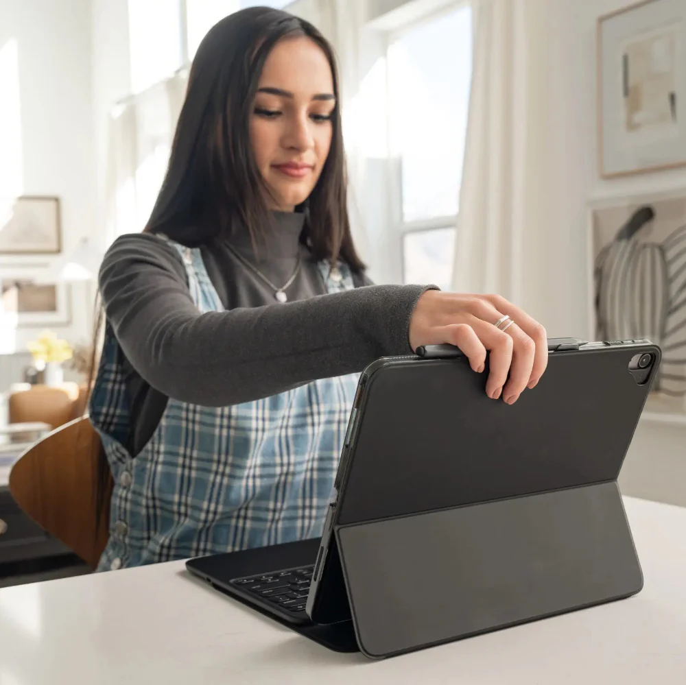 Teclado Zagg con funda Pro Keys 2 para iPad Pro 13 M4 - Negro - Image 9